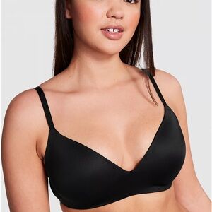 PINK WEAR EVERYWHERE
WEAR EVERYWHERE PUSH-UP‎ WIRELESS BRA